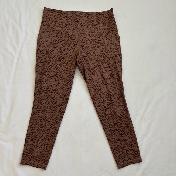 Athleta Pants - Athleta Salutation Stash Pocket 7/8 Tights Leggings Shanti Animal Beige Large